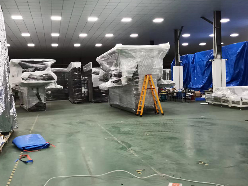 東莞(wan)某公司重型(xíng)真空防雨木(mu)箱