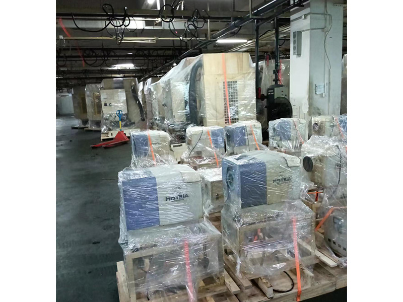 東莞長(zhǎng)安某公(gōng)司搬遷(qiān)打包現(xian)場